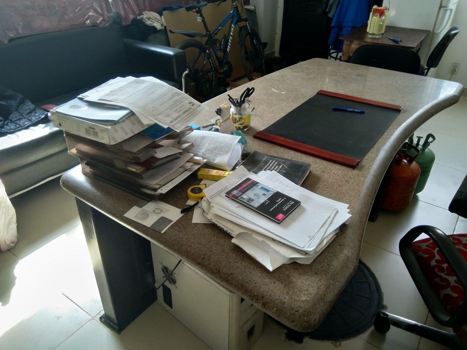 Продам стол офисный