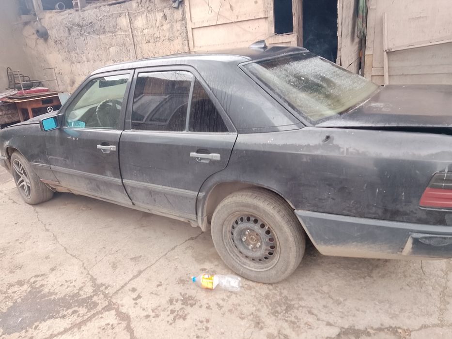 Продаю 124 мерс в нормальном состоянии