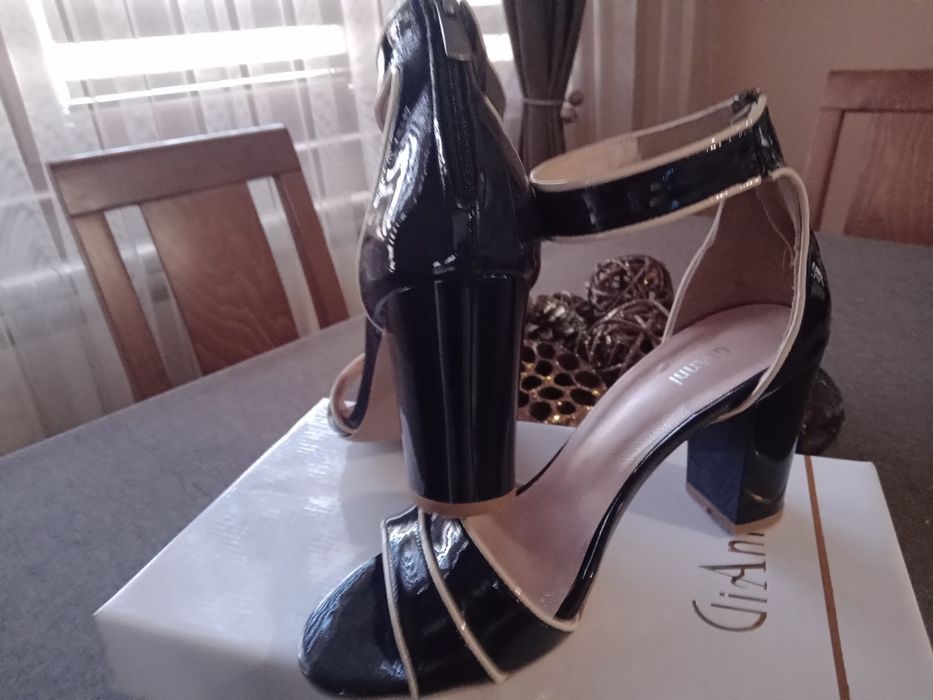 Сандали GIANNI .