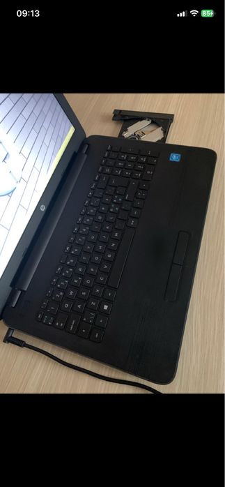 Laptop HP Slim Display 15,6 Led,Windows,4gb ram ddr3,500gb m functional cu incarcator se da cu proba.