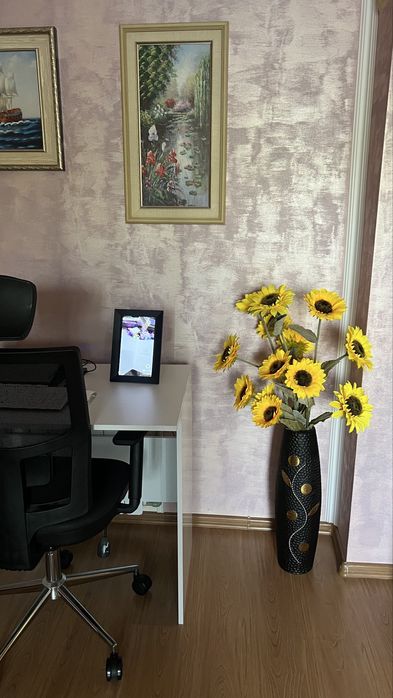 Две вази с декоративен слънчоглед