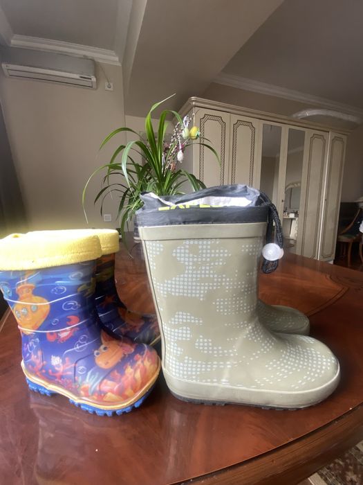 Резиновые  сапоги 24 и 29 размер