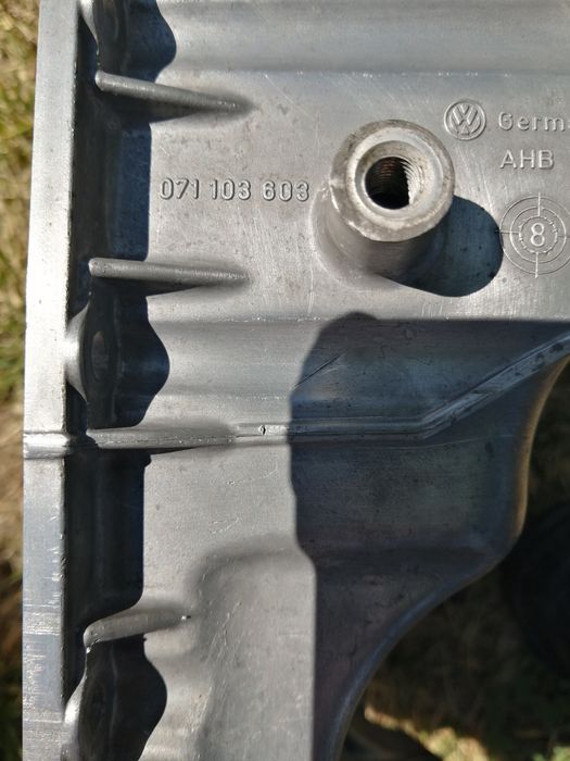 Vând baie de ulei motor 2,3 vr5 Passat 5.5, Golf 4