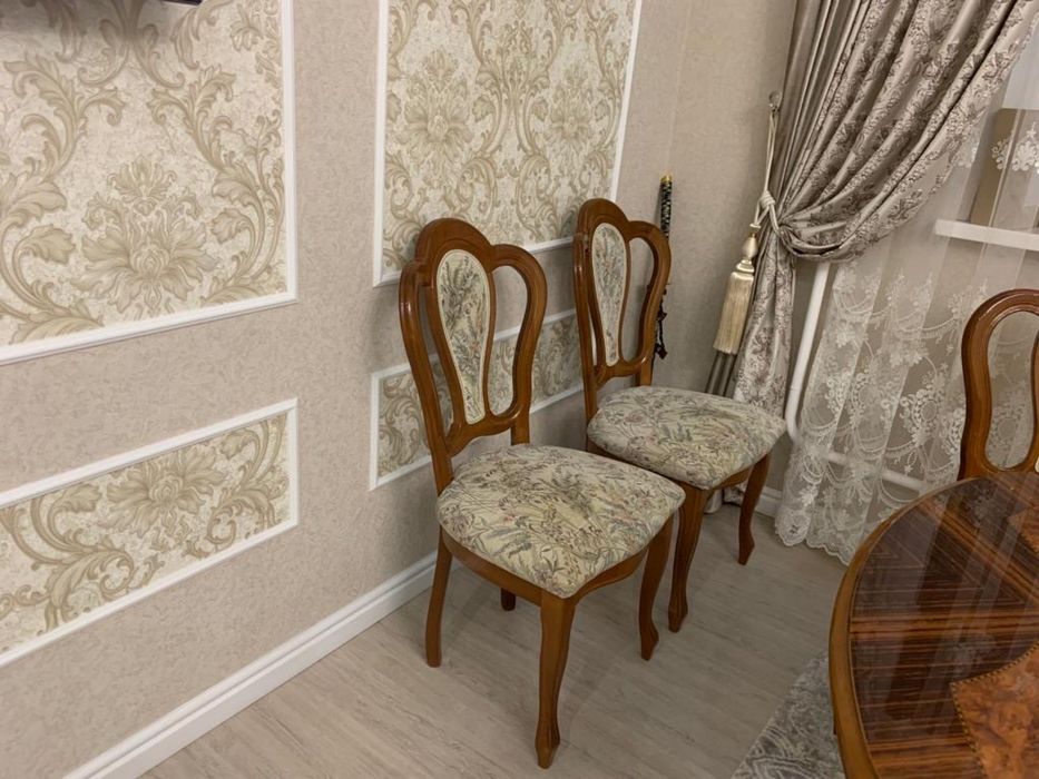 Продам итальянский стол со стульями