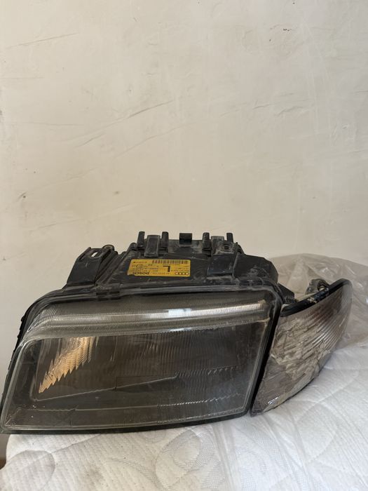 Фары на Ауди  А 4