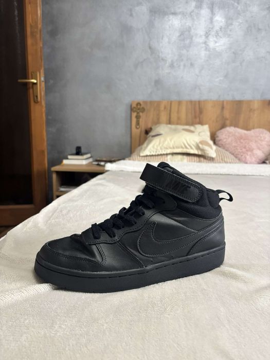 Vand adidasi balenciaga/nike pentru mai multe detalii in pv