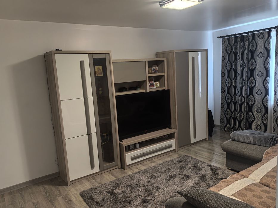 Vând apartament 3camere Rovinari 0/7/6/8/1/6/2/0/5/8