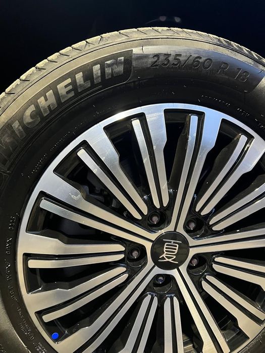 Продаю шины Michelin 235/6018