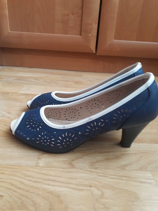 Продам туфли летние "Такарди"