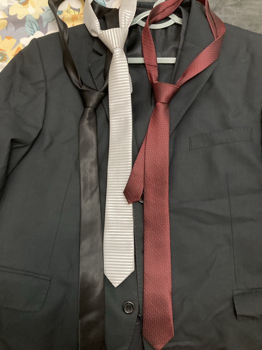 Kostyum pidjak sotiladi