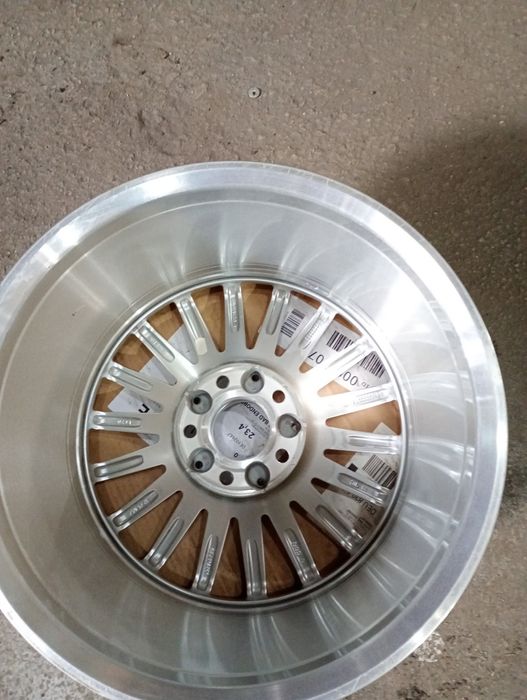 Мерцедес 1 брой чисто нова джанта 17 цола 8,5Jx17 ET33 5x112
