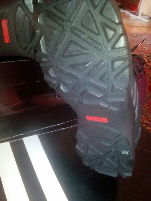 Продавам дамски-детски зимни маратонки Adidas - Нови