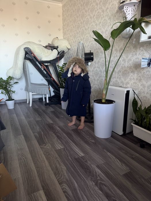 Продам зимнею теплую куртку парку на мальчика с натуральным мехом