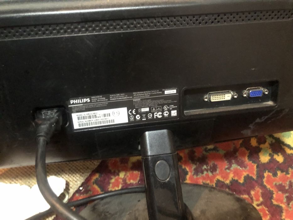 Две монитор самсунг и филипс