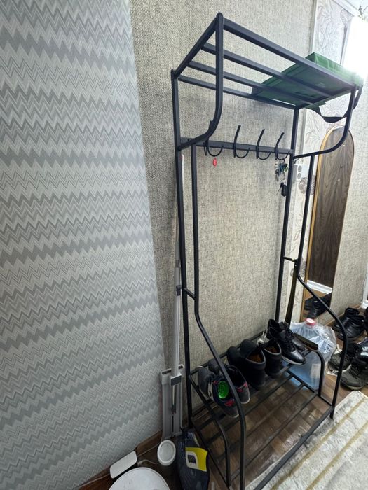 Продается вешалка для прихожей