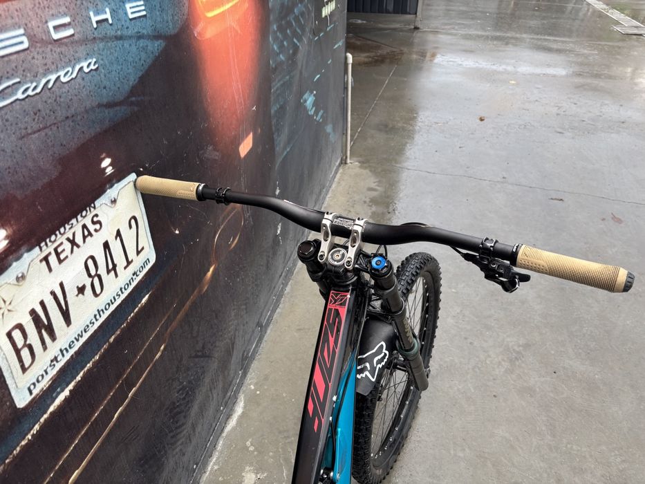 Dh bike Yt tues pro 2.0 къстъм