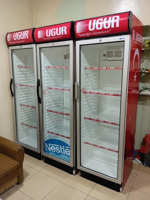 Продаю UGUR витрина заводская