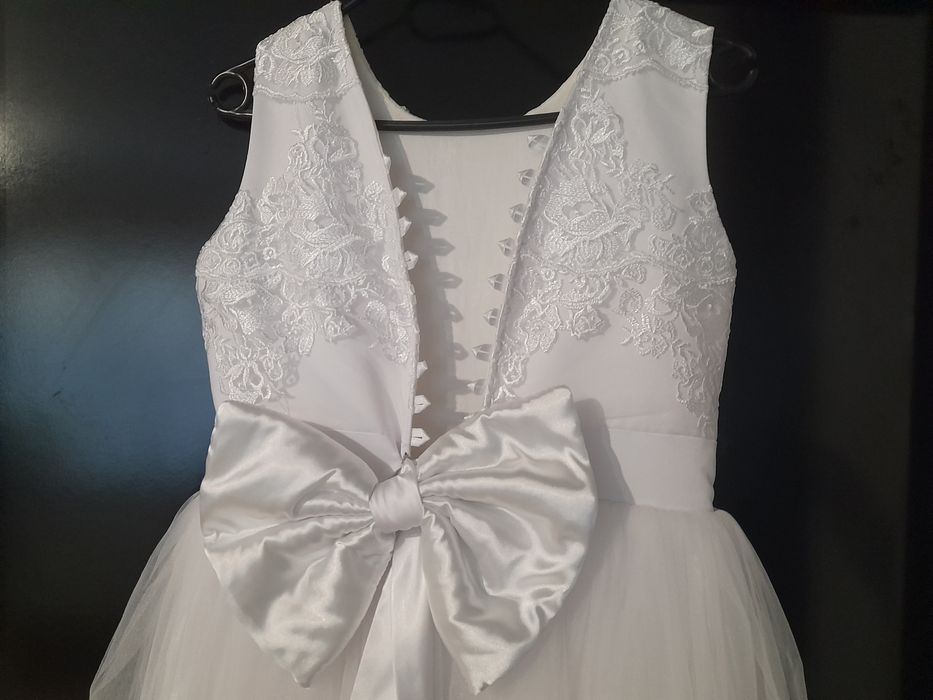 Бяла шаферска рокля