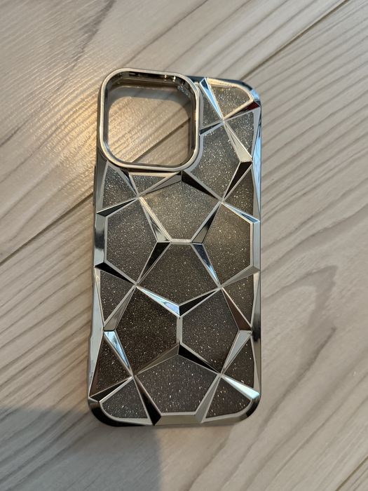 Чехлы для iPhone 16 Pro Max — отличное состояние