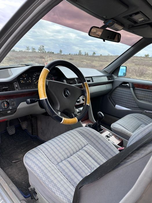 Продам Мерседес Е-260/124 кузов