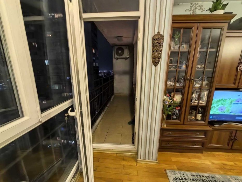 Дава се под наем Тристаен апартамент в София, Център - 100 кв.м за 990 € - Снимка #5