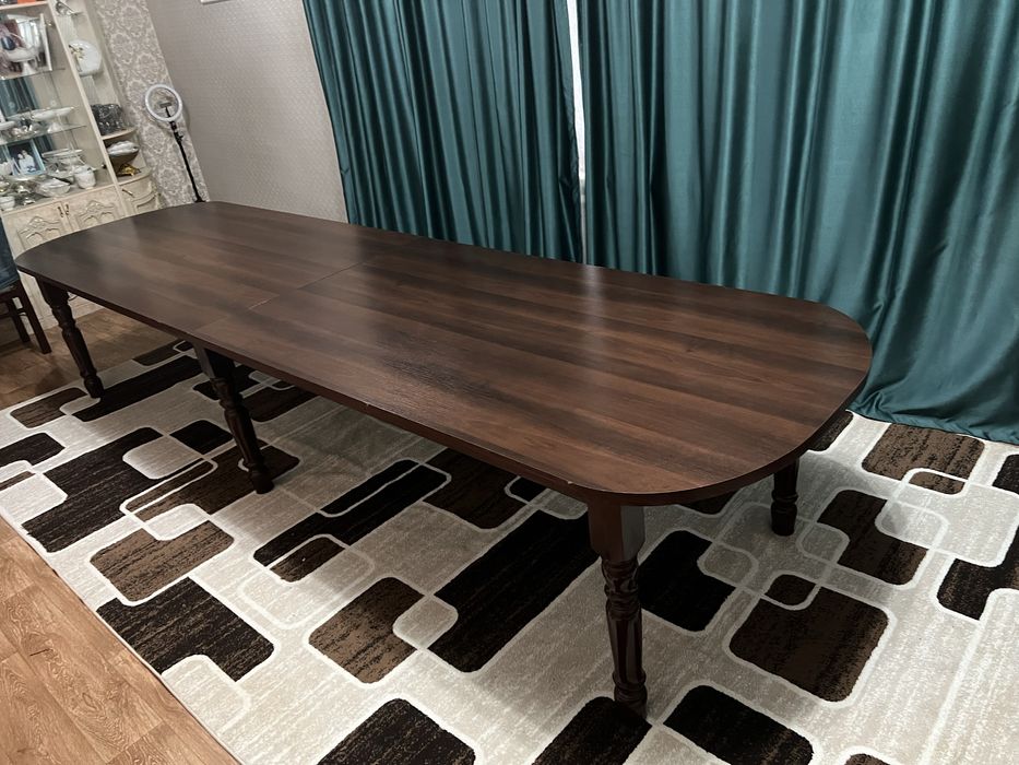 Продам гостиной стол связи с переездом.