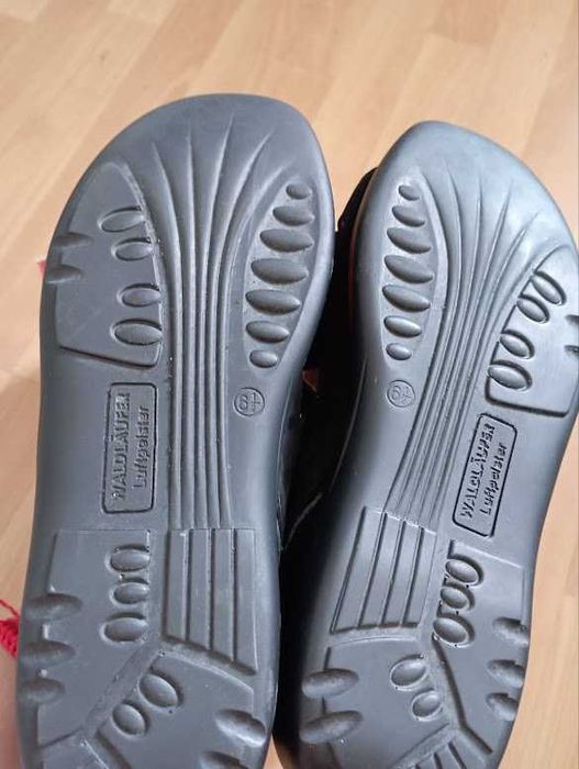 Нови 40 номер сандали