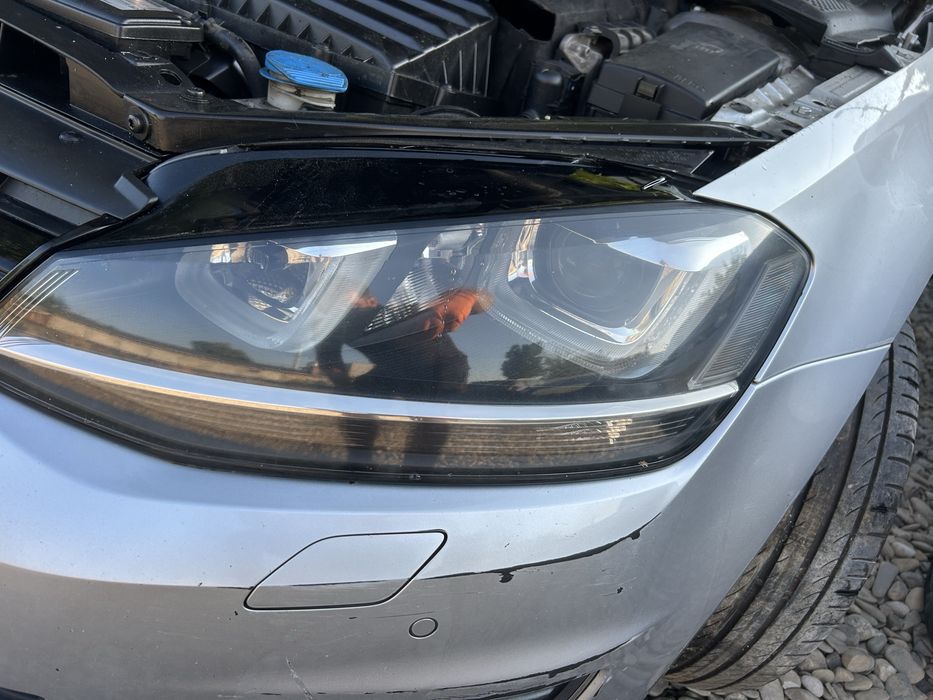 Far stânga cu xenon Volkswagen Golf 7
