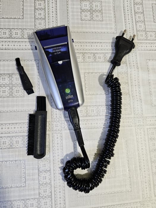 Mașină de bărbierit Braun 3773 ( la priza si acumulator)