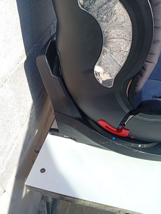 Scaun copii cu isofix rotativ . Stare buna. Prezintă urme de uzura