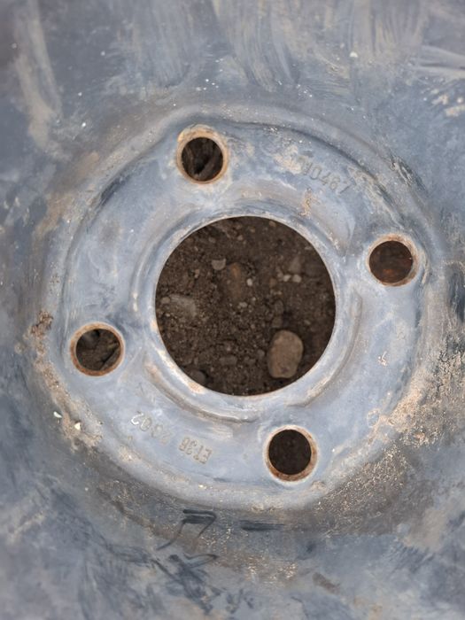 Vand 4 jante R 15 dacia logan renault bune fara defecte