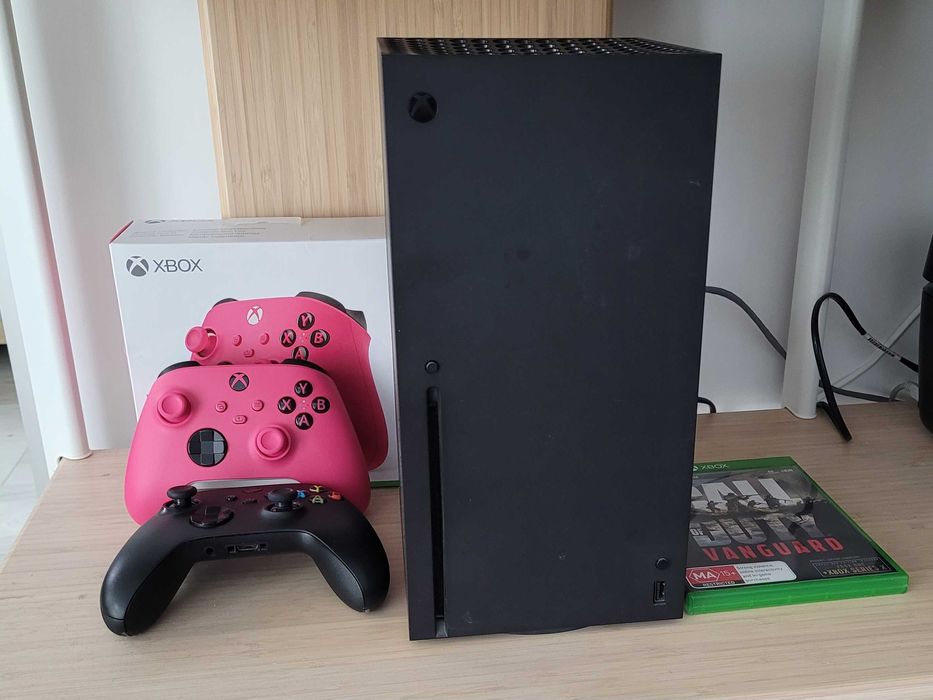 Xbox Series X 1TB + 2 controller + Call of Duty - impecabil