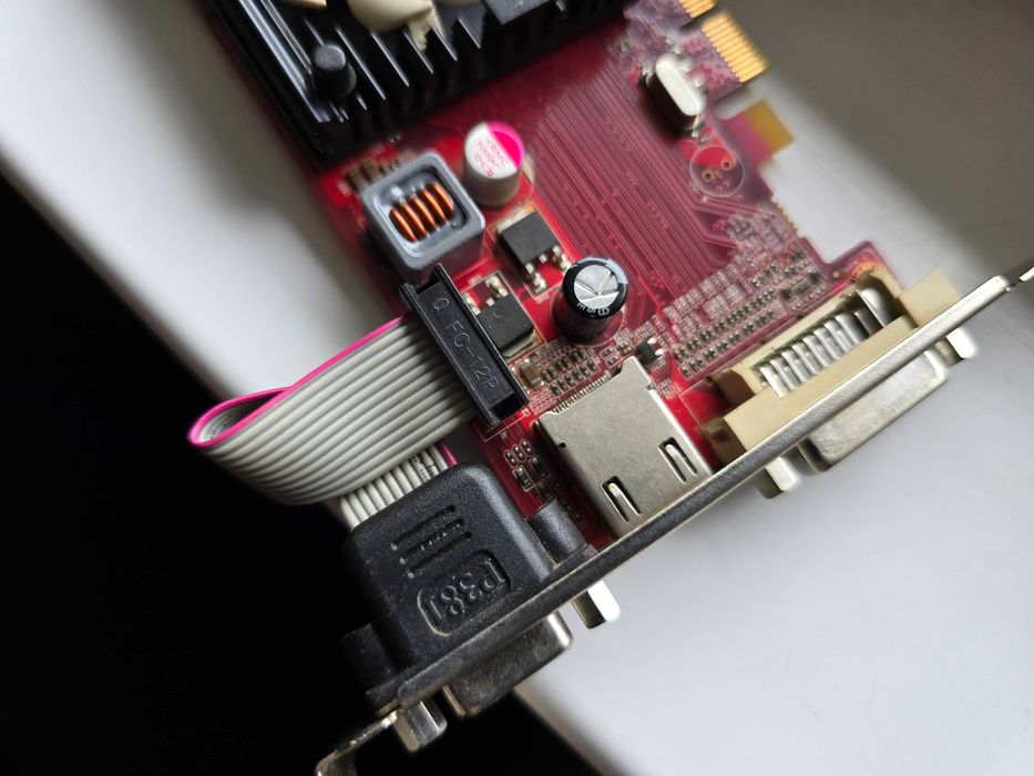 Повредена Видеокарта AMD Radeon HD 4550 512MB – За Части/Ремонт