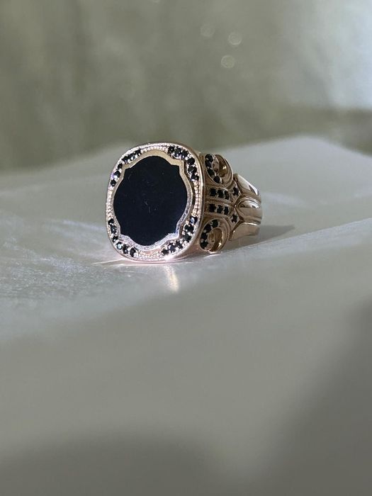 Продам новое золотое кольцо, печатка