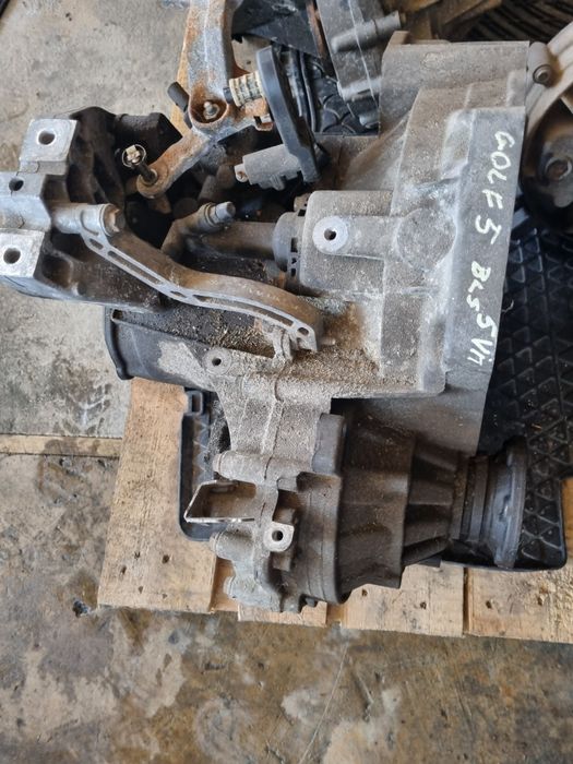 cutie manuală  golf5 1.9 BLS în 5 trepte