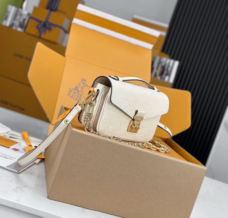 Geanta Louis Vuitton Metis, tip Premium