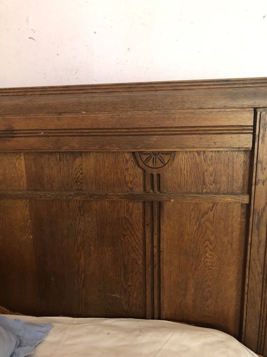 Pat masiv din stejar, vechi de peste 100 ani