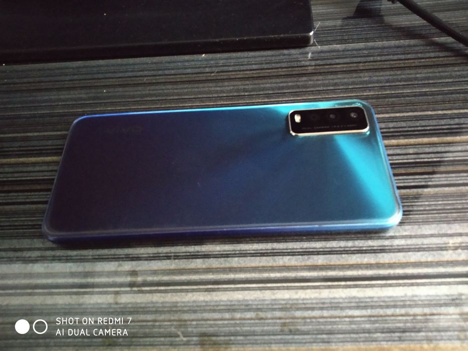 Продам смартфон vivo