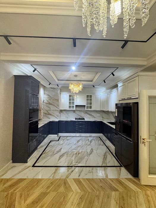 Продаётся 2-х уровенная красивый квартира Новостроенным доме. 186м2.