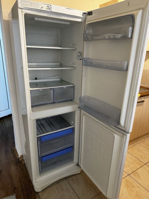 Indesit A+ class халдилник с фризер