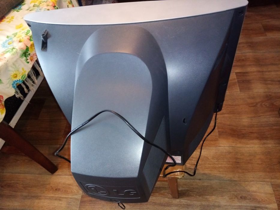 Продам телевизор LG.