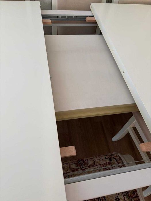 Стол со стульями