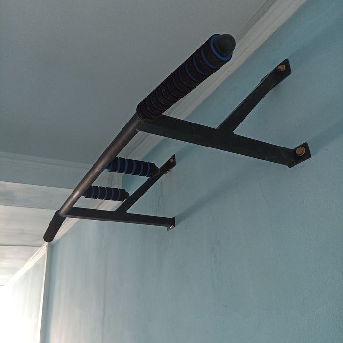 Турник настенный