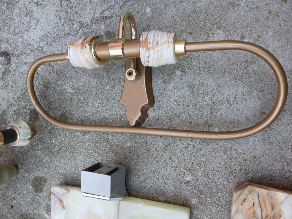 Set pt baie respectiv candelabru,suport prosop ,suport pahare etc