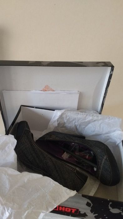 Обувки с ток RED HOT, текстил, номер 37