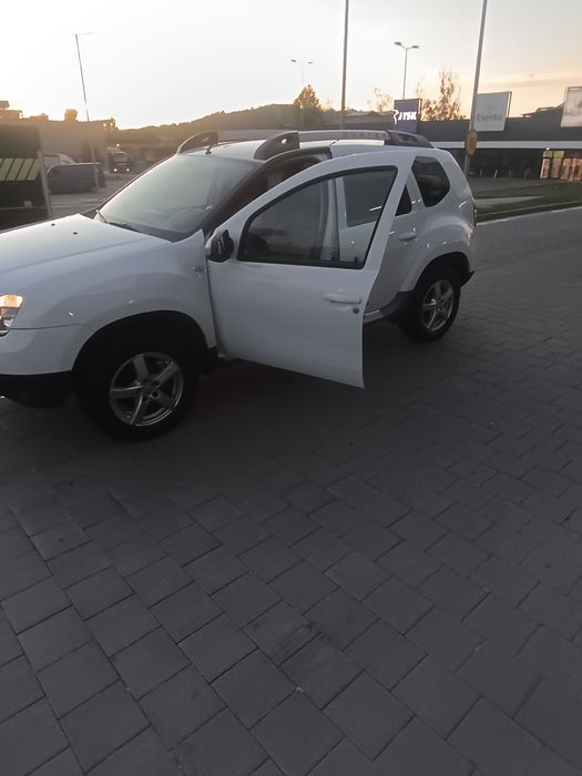 Vând Dacia Duster Prestige