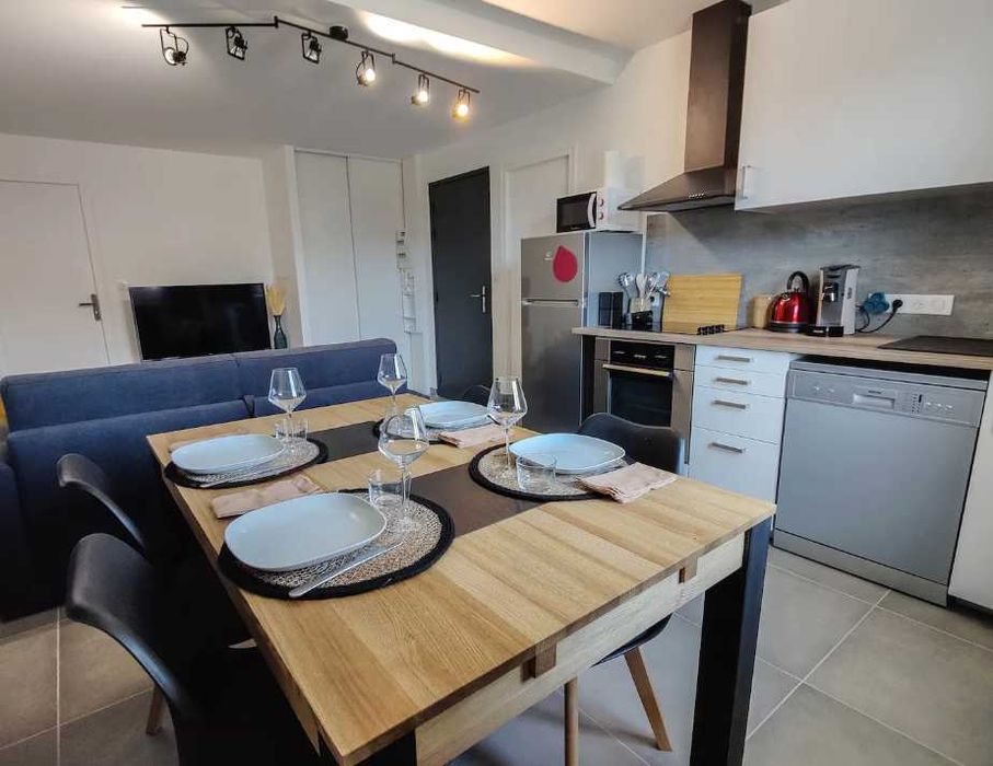 Дава се под наем Двустаен апартамент в Пловдив, Съдийски - 61 кв.м за 249.9 € - Снимка #2