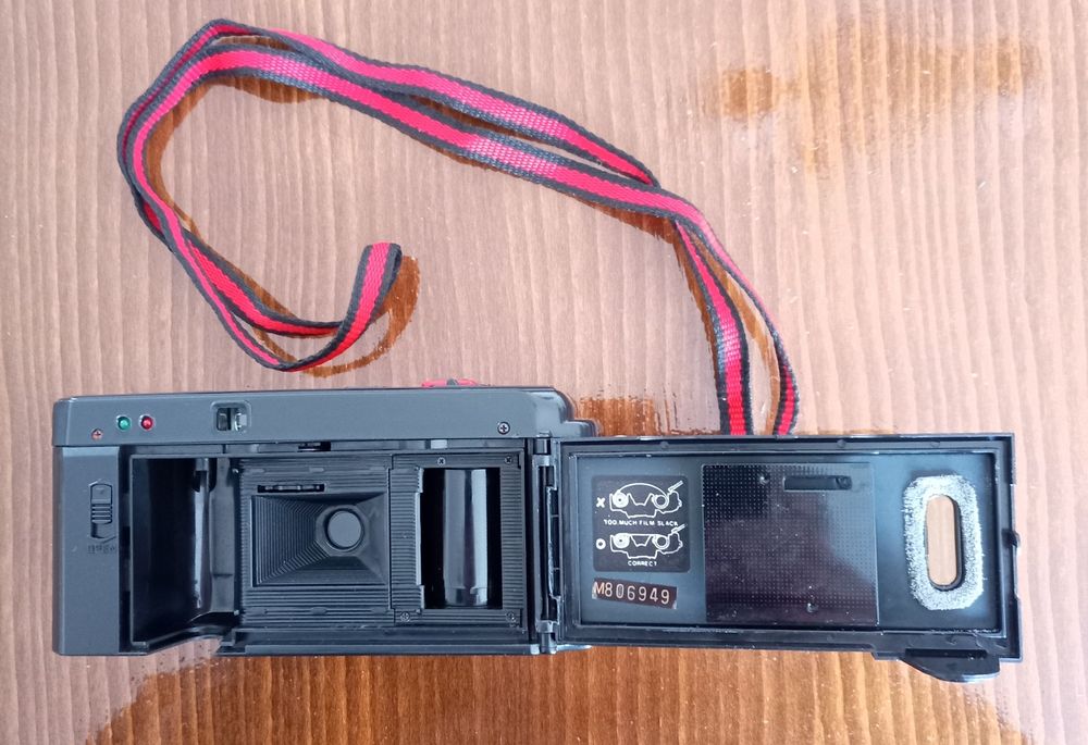 Фотоапарат Kanon mate AE808.