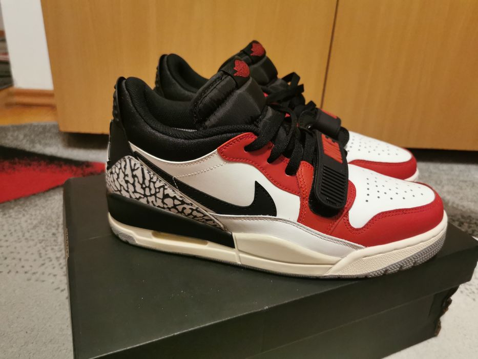 Vând Nike Jordan