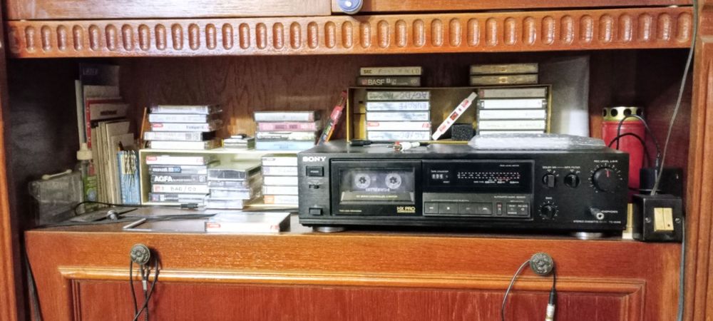 Vând Sony tk 410 +30 casete rock